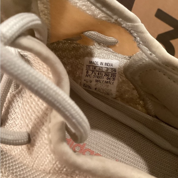 Adidas YEEZY BOOST 350 V2 Light - Picture 5 of 12